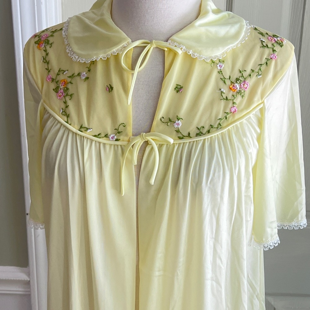 Gragero Vtg Yellow Dressing Gown Robe S Womens Lace Trim Yellow Cottagecore
